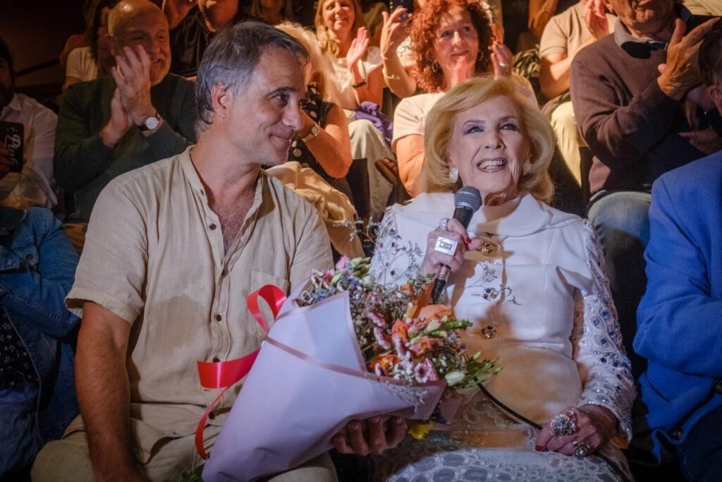 Mar del Plata: Mirtha Legrand estuvo presente en la función de "Vanya" Mar del Plata: Mirtha Legrand estuvo presente en la función de "Vanya" - Escena 1